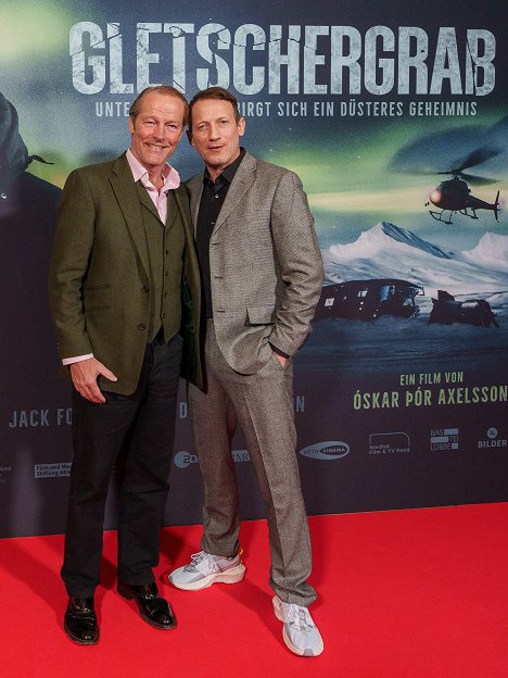 Premierenfoto Köln 03.03.2023 - Iain Glen, Wotan Wilke Möhring - Gletschergrab - Veranstaltungen