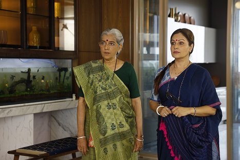 Ratna Pathak Shah, Ayesha Jhulka - Happy Family Conditions Apply - De la película