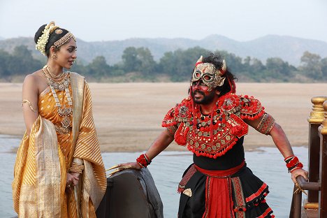 Sobhita Dhulipala, Karthi - Ponniyin Selvan: Part One - Van film