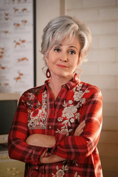 Annie Potts - Young Sheldon - Ruthless, Toothless and a Week of Bed Rest - Film