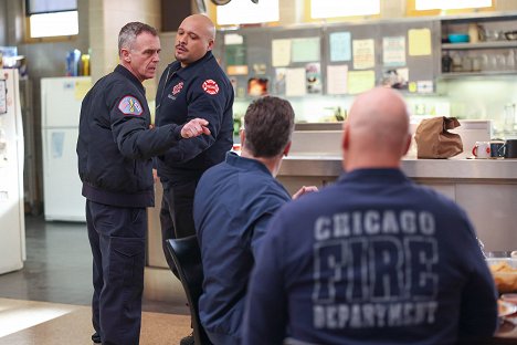 David Eigenberg, Joe Minoso - Chicago Fire - The First Symptom - Photos