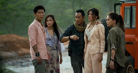 Shawn Dou, An Bai, Xueqi Wang, Leslie Ma, Hannah Quinlivan - Fuego en el cielo - De la película