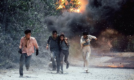 Shawn Dou, Xueqi Wang, Hannah Quinlivan, Leslie Ma - Pokoli vulkán - Filmfotók
