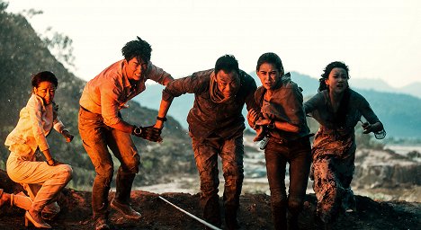 Leslie Ma, Shawn Dou, Xueqi Wang, Hannah Quinlivan, An Bai - Pokoli vulkán - Filmfotók