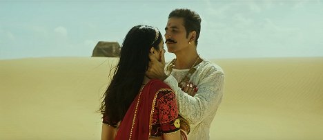 Manushi Chhillar, Akshay Kumar - Samrat Prithviraj - Van film