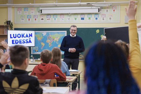 Petteri Orpo - Luokan edessä - Filmfotos