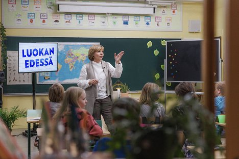 Anna-Maja Henriksson - Luokan edessä - Photos