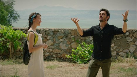 Gülper Özdemir, Erdem Kaynarca - Gül Masalı - De la película