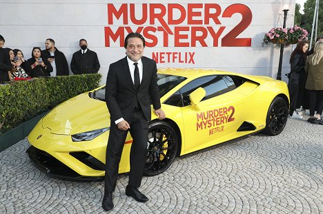 Netflix Premiere of Murder Mystery 2 on March 28, 2023 in Los Angeles, California - Enrique Arce - Murhamysteeri 2 - Tapahtumista
