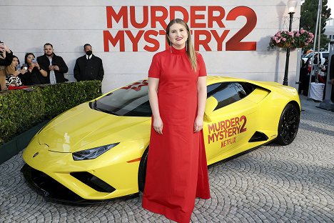 Netflix Premiere of Murder Mystery 2 on March 28, 2023 in Los Angeles, California - Jillian Bell - Vražda v Paříži - Z akcií