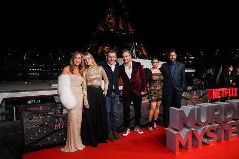 Paris Special Screening - Jennifer Aniston, Mélanie Laurent, Dany Boon, Jeremy Garelick, Kuhoo Verma, Adam Sandler - Murhamysteeri 2 - Tapahtumista