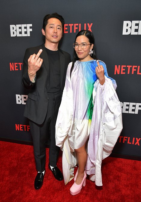Netflix's Los Angeles premiere of "BEEF" at Netflix Tudum Theater on March 30, 2023 in Los Angeles, California - Steven Yeun, Ali Wong - Ve při - Z akcií