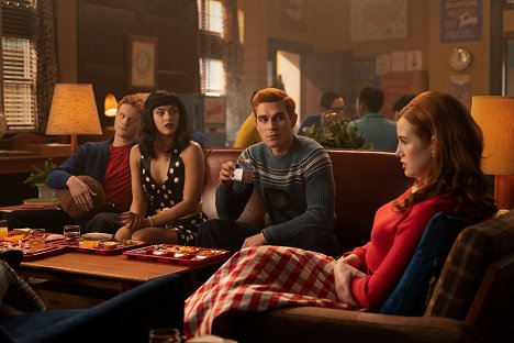 Camila Mendes, K.J. Apa, Madelaine Petsch - Riverdale - Chapter One Hundred Eighteen: Don't Worry Darling - Filmfotók