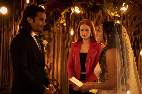 Drew Ray Tanner, Madelaine Petsch, Vanessa Morgan - Riverdale - Chapter One Hundred and Thirteen: Biblical - Photos