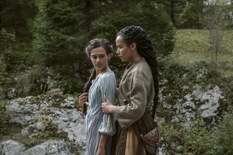 Madeleine Madden, Zoe Robins - The Wheel of Time - Les Adieux - Film