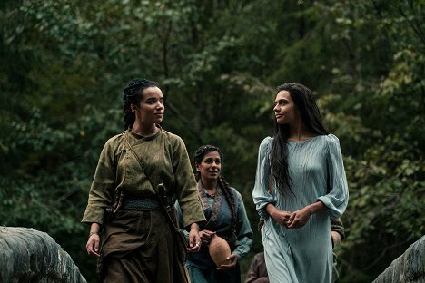 Zoe Robins, Madeleine Madden - The Wheel of Time - Les Adieux - Film