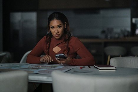 Candice Patton - Flash - The Mask of the Red Death, Part 1 - Z filmu