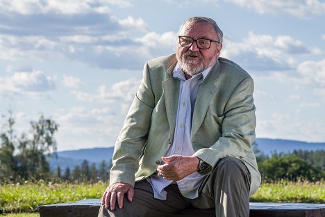 Jan Hraběta - Stopy Járy Cimrmana - Rozhledny a sochy - Filmfotos