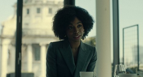 Pippa Bennett-Warner - Obsesión - Episode 3 - De la película