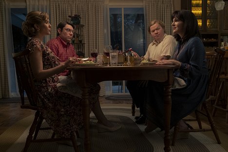 Elizabeth Olsen, Patrick Fugit, Jesse Plemons, Lily Rabe - Láska a smrt - Dobrý začátek - Z filmu