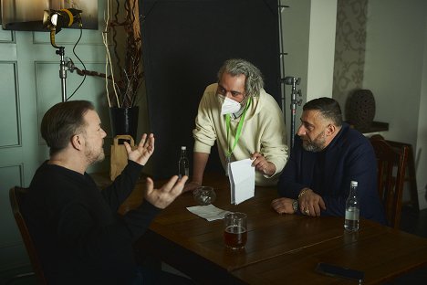 Ricky Gervais, Cüneyt Kaya, Kida Khodr Ramadan - German Genius - Die Epiphanie und Goethe - Van de set