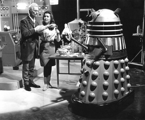 Peter Cushing, Jill Curzon - Daleks' Invasion Earth: 2150 A.D. - Photos
