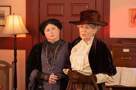 Siobhan McSweeney, Nora Sheehan - Murdoch Mysteries - Sometimes They Come Back, Part 1 - Filmfotos