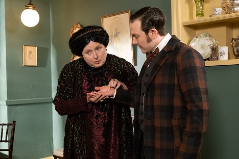 Siobhan McSweeney, Lachlan Murdoch - Murdoch Mysteries - Sometimes They Come Back, Part 2 - Photos