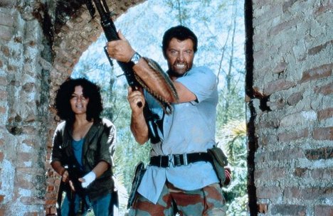 Cristina Donadio, Lewis Collins - Kommando Leopard - Filmfotos