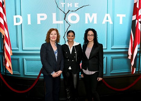 The Diplomat - DC Special Screening at Motion Picture Association of America on April 19, 2023 in Washington, DC - Debora Cahn - Diplomatické vztahy - Série 1 - Z akcií