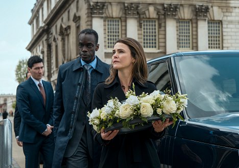 Ato Essandoh, Keri Russell - La diplomática - Con un toque de cenicienta - De la película