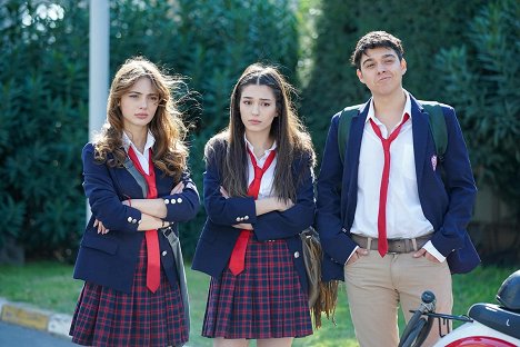 Rabia Soytürk, Meltem Akçöl, Taha Bora Elkoca - Bűnök iskolája - Episode 13 - Filmfotók