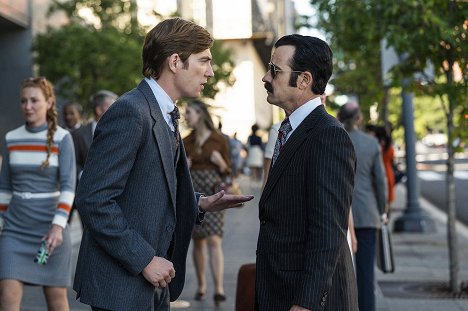 Domhnall Gleeson, Justin Theroux - White House Plumbers - The Writer's Wife - De la película
