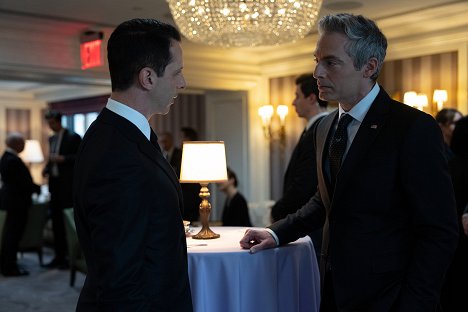 Jeremy Strong, Justin Kirk - Succession - Church and State - Do filme