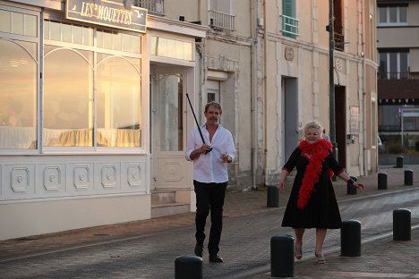 Lambert Wilson, Josiane Balasko - Des mains en or - Film