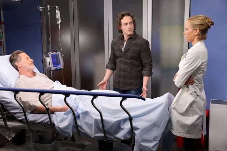 Steven Weber, Luigi Sottile, Jessy Schram - Chicago Med - Does One Door Close and Another One Open? - Photos