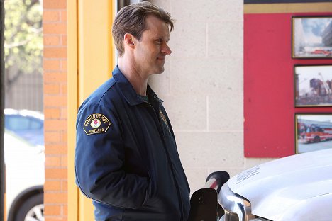 Jesse Spencer - Chicago Fire - Red Waterfall - Z filmu