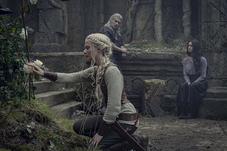 Freya Allan, Henry Cavill, Anya Chalotra - The Witcher - Shaerrawedd - De la película