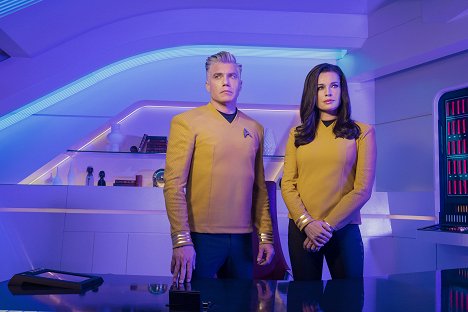 Anson Mount, Rebecca Romijn - Star Trek: Strange New Worlds - Season 2 - Werbefoto