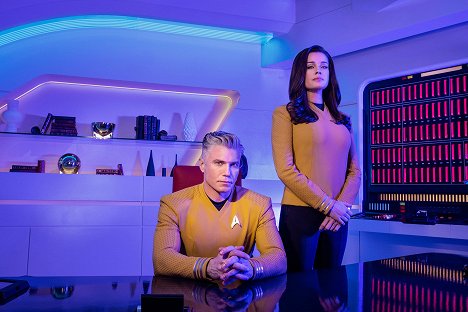 Anson Mount, Rebecca Romijn - Star Trek: Strange New Worlds - Season 2 - Werbefoto
