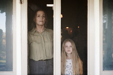 Sigourney Weaver, Alyla Browne - The Lost Flowers of Alice Hart - Filmfotos