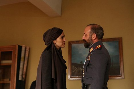 Bergüzar Korel, Halit Ergenç - Vatanım Sensin - Episode 7 - Z filmu