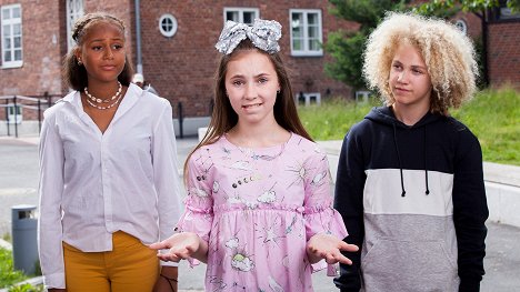 Maxime Jacobsen, Cecilia Luna Børnich, Theodor Løes Tobiassen - Klassen - Only Girl in the World - Promo