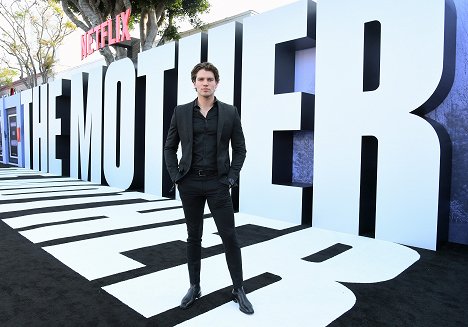 The Mother Los Angeles Premiere Event at Westwood Village on May 10, 2023 in Los Angeles, California - Noah Fearnley - Matka - Z akcií