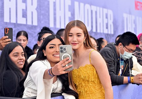 The Mother Los Angeles Premiere Event at Westwood Village on May 10, 2023 in Los Angeles, California - Lucy Paez - Matka - Z akcí