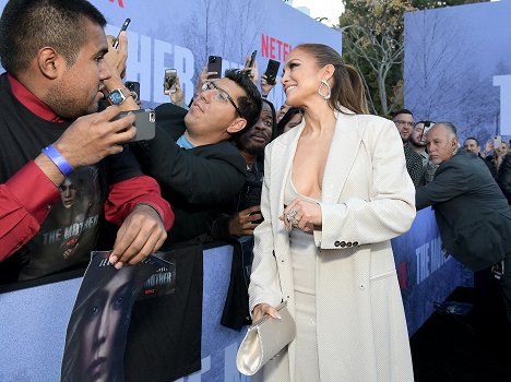 The Mother Los Angeles Premiere Event at Westwood Village on May 10, 2023 in Los Angeles, California - Jennifer Lopez - Matka - Z akcí