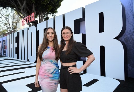 The Mother Los Angeles Premiere Event at Westwood Village on May 10, 2023 in Los Angeles, California - Patty Guggenheim, Kat Coiro - Matka - Z imprez