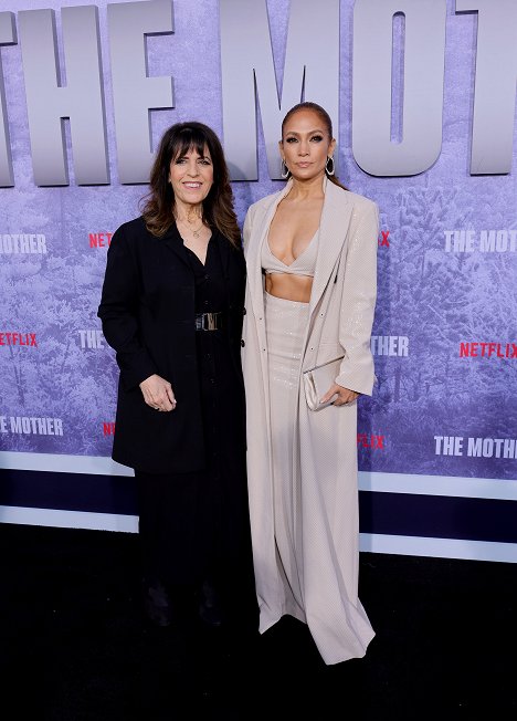 The Mother Los Angeles Premiere Event at Westwood Village on May 10, 2023 in Los Angeles, California - Elaine Goldsmith-Thomas, Jennifer Lopez - Matka - Z imprez