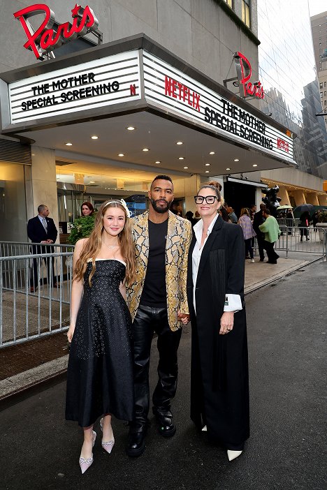 The Mother Fan Screening at The Paris Theatre on May 04, 2023 in New York City - Lucy Paez, Omari Hardwick, Niki Caro - The Mother - De eventos