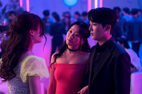 Gia Kim, Minyeong Choi - Besos, Kitty - Besos - De la película